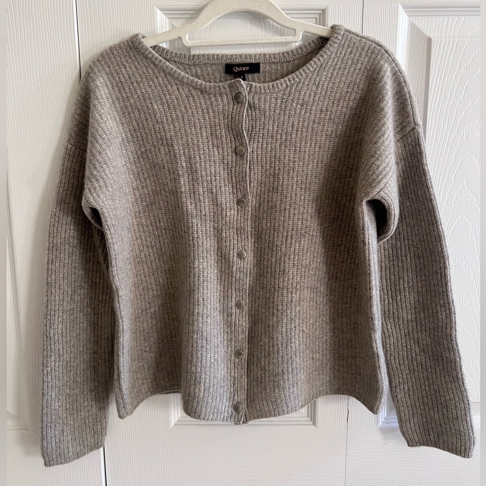 Quince 100% Yak Soft Rib Crew
Gray Cardigan Sweater size L